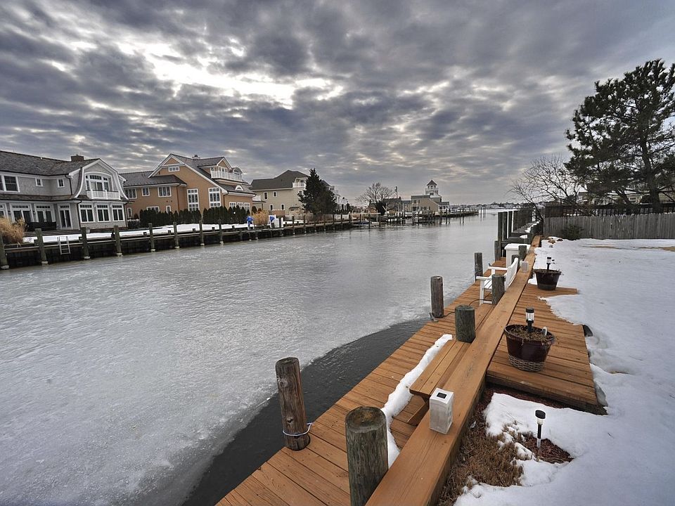 Deepwater Lagoon - Dock 75'