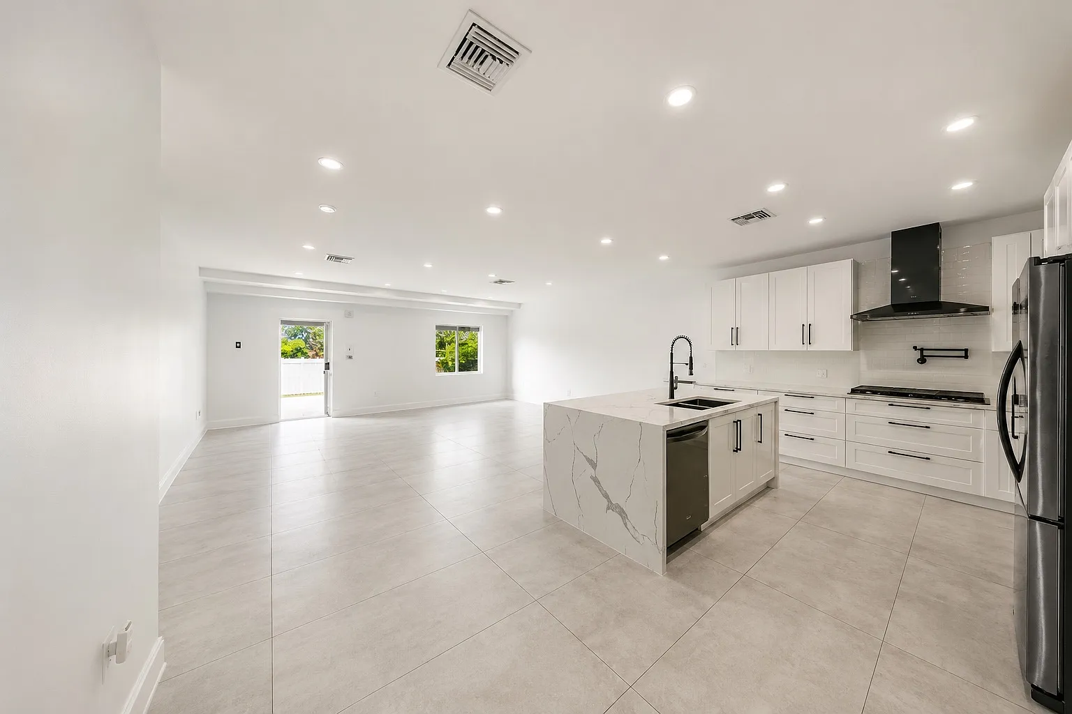 2 bed, $4,500 — Photo 4
