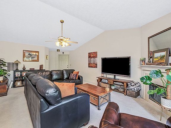 5th image of 4290 Crystal Ct APT 302