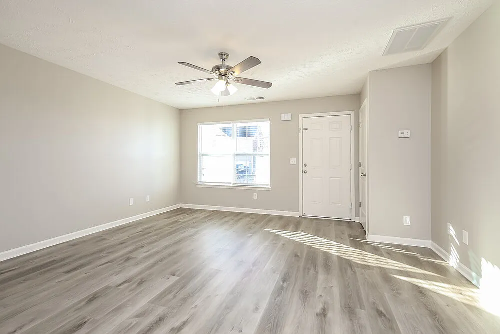 3 bed, 2.5 bath, 1372 sqft, $1,990 — Photo 4