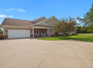21 Newlyn Cir, Iowa City, IA 52245