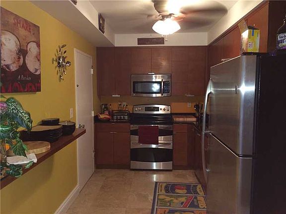 5th image of 90 Edgewater Dr APT 1223