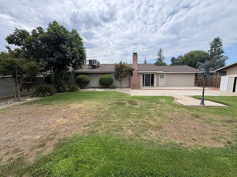 2232 E Paradise Ave — Photo 36