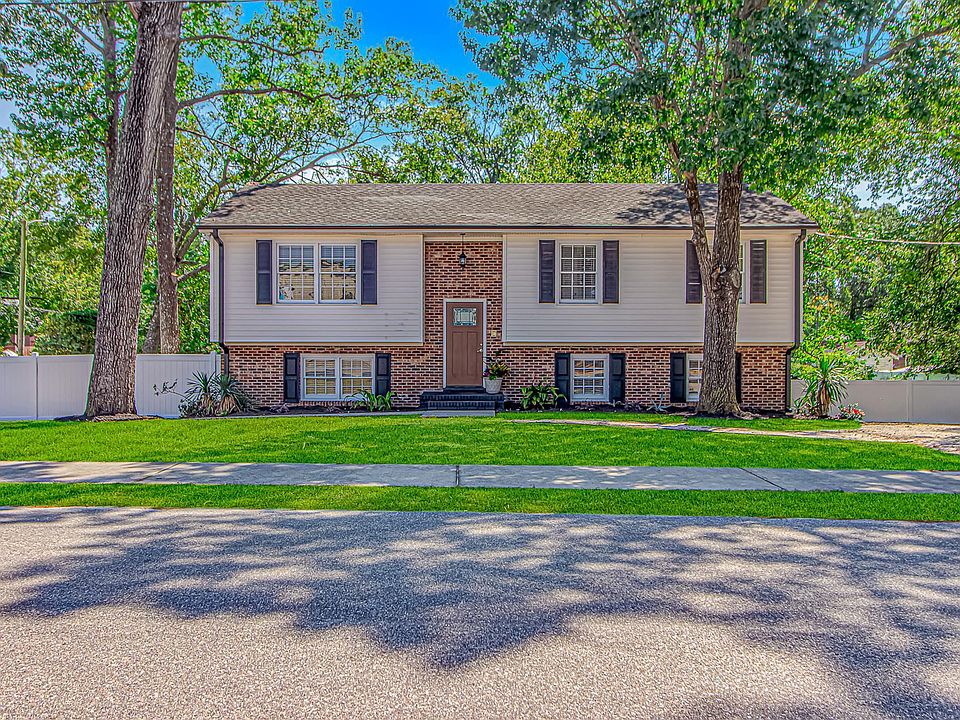 1st image of 313 N Poplar Dr.