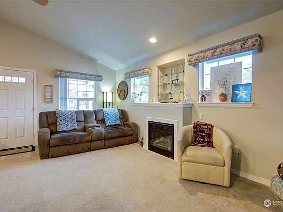 5th image of 710 Eider Court SE