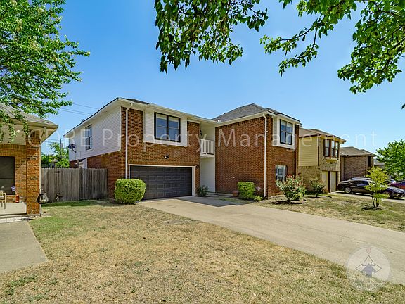 2nd image of 906 Simon Dr