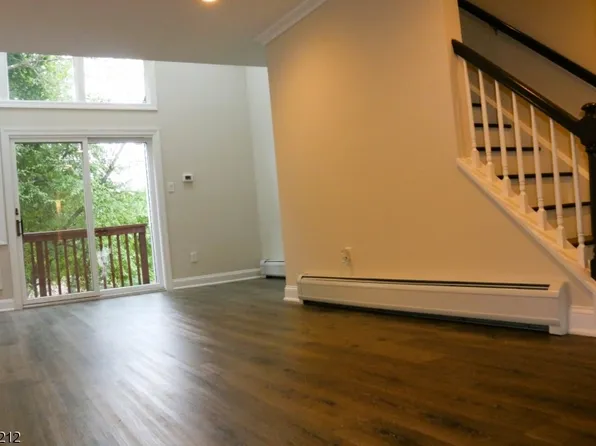 65 Victory Ct, Victory Gardens Boro, NJ 07801