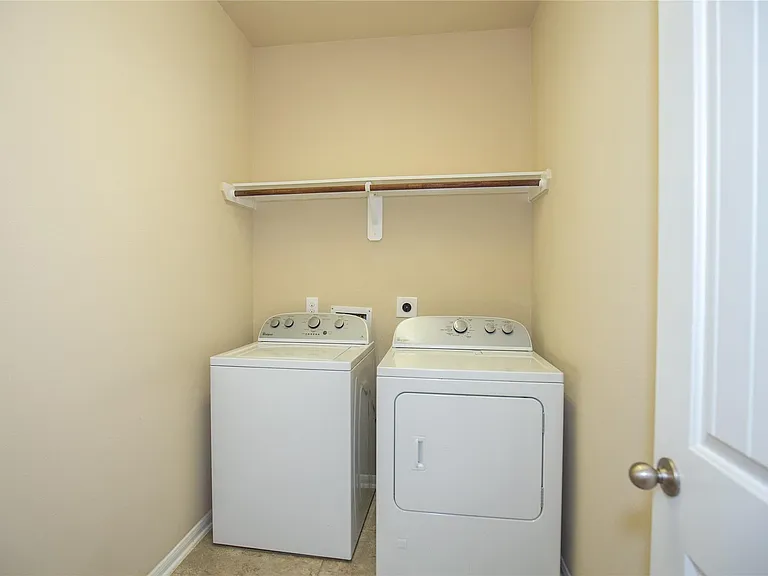 311 Lockridge Hill Ln — Photo 13