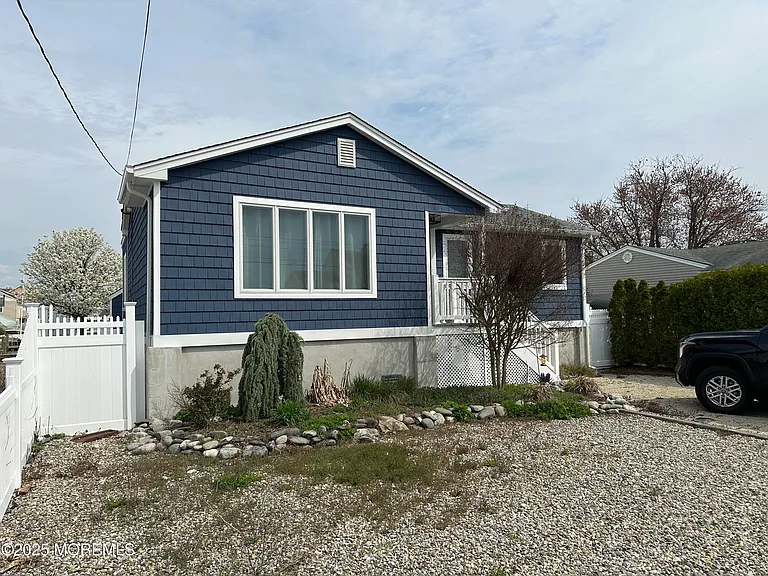 988 Capstan Dr — Photo 8