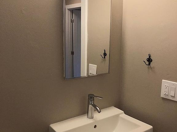 4th image of 619 Manzanita St APT 3