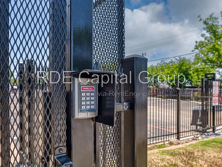 8045 W Elizabeth Ln #222 — Photo 6