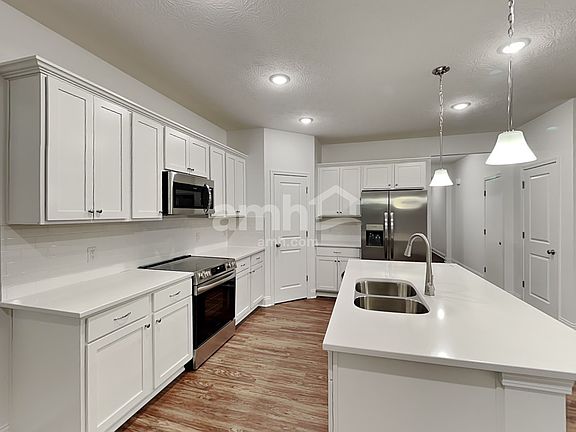 3rd image of 949 Castor Dr