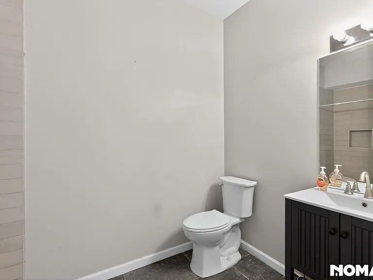 558 Marston St — Photo 21