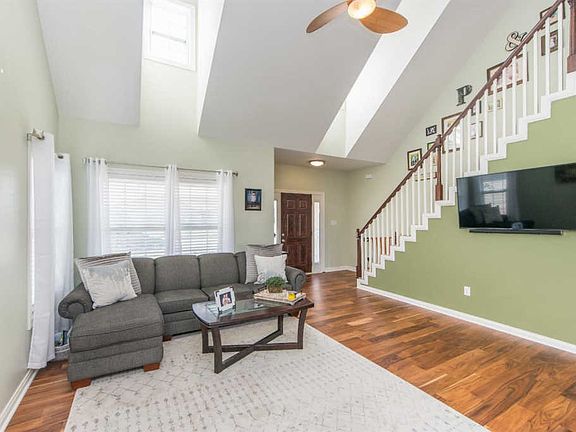 5th image of 309 Bennett Dr