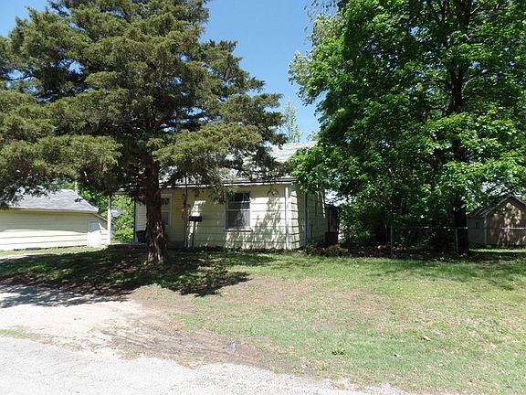 2nd image of 311 W Hickory St