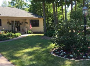 1075 Vistanna Dr, Marquette, MI 49855
