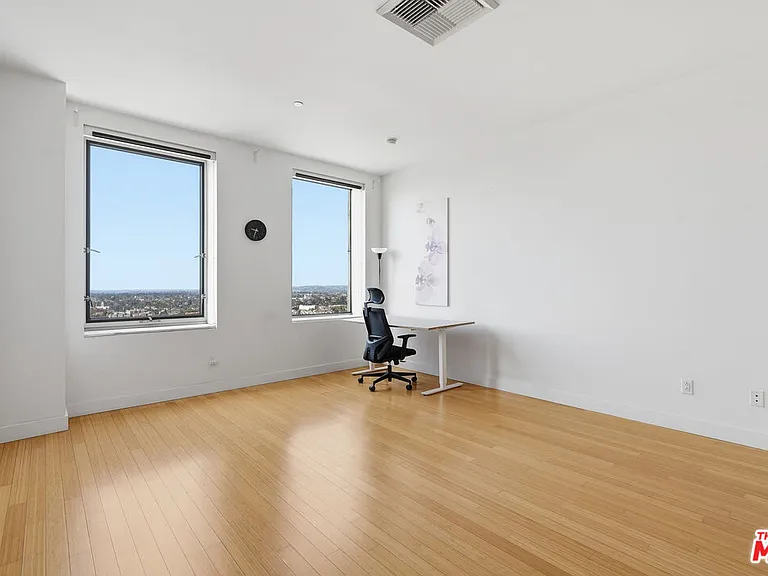 3810 Wilshire Blvd #1609 — Photo 3