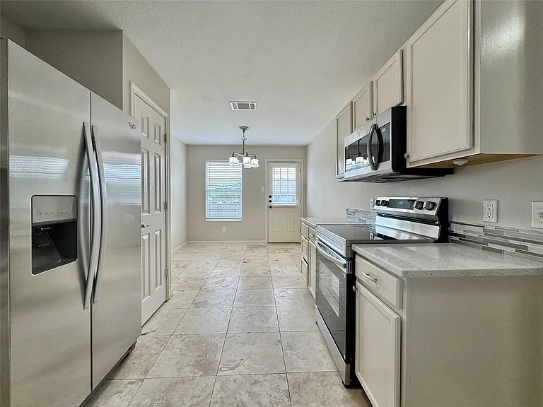 204 Woodley Rd — Photo 10