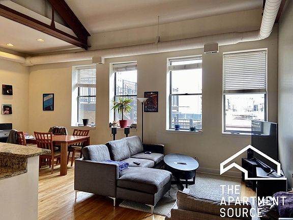 3rd image of 2041 W North Ave #Hhq0wp4y6
