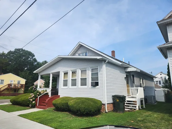 31 Pleasant Street, New London, CT 06320