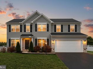 4021 Country Dr, Dover, PA 17315