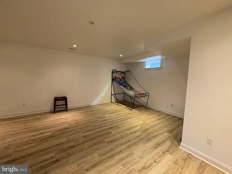 11 Chestnut St — Photo 32