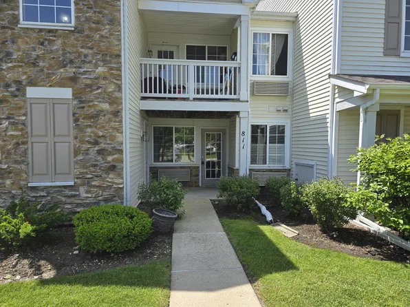 811 Silverstone Dr Unit 811, Carpentersville, IL 60110