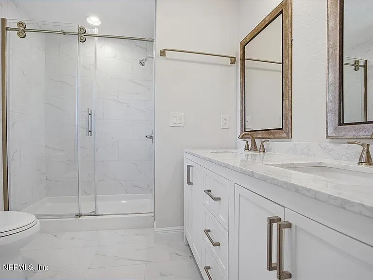 206 W Fox St — Photo 16