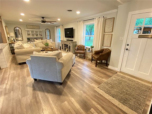 4th image of 1012 Winding Rd