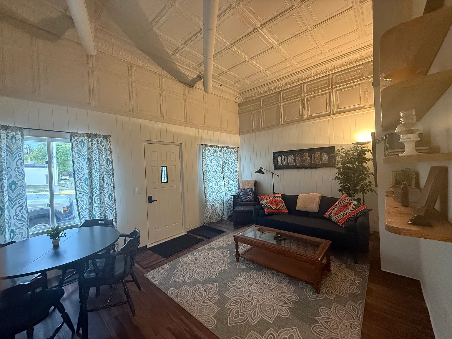 3 bed, 1320 sqft, $3,600 — Photo 2