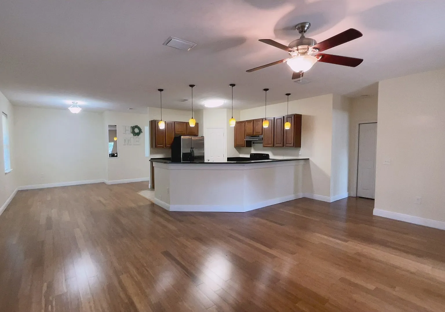 3 bed, 1724 sqft, $2,200 — Photo 3