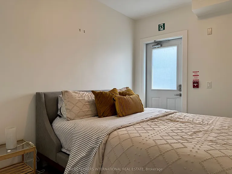 1555 Bloor St W #4 — Photo 11