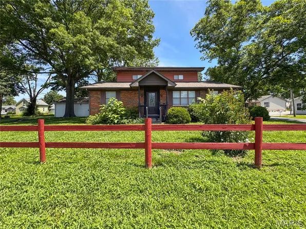 510 Highland St, New Athens, IL 62264