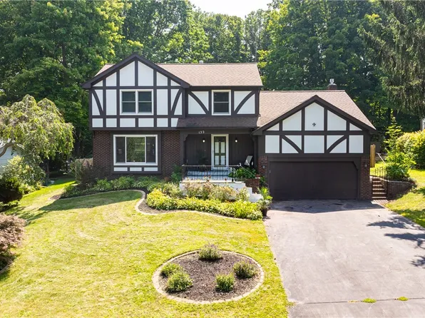 132 Larkwood Dr, Rochester, NY 14626