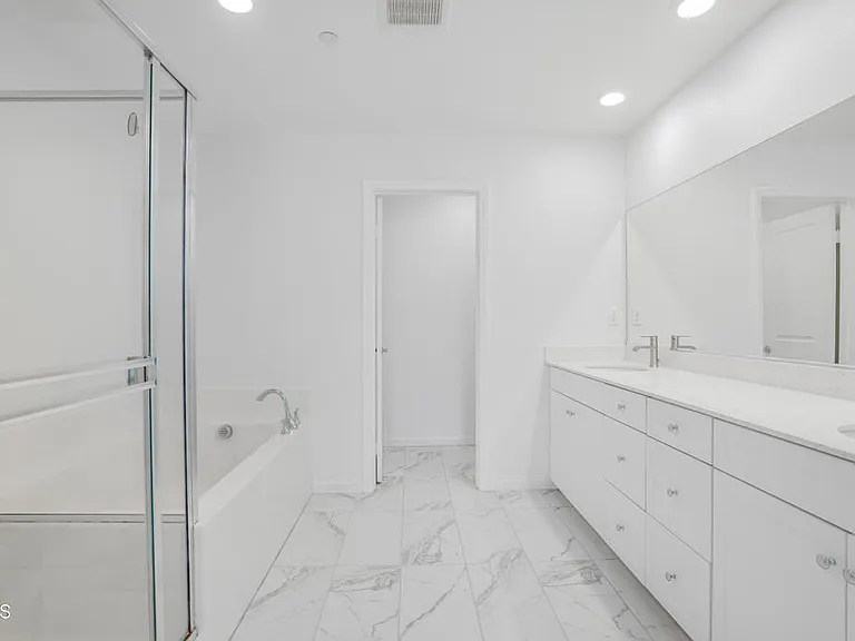 667 Pedro St — Photo 34