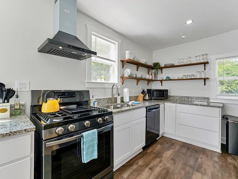 1133 E Leicester Ave — Photo 8