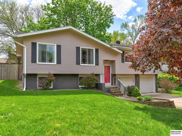 15217 Harney Cir, Omaha, NE 68154