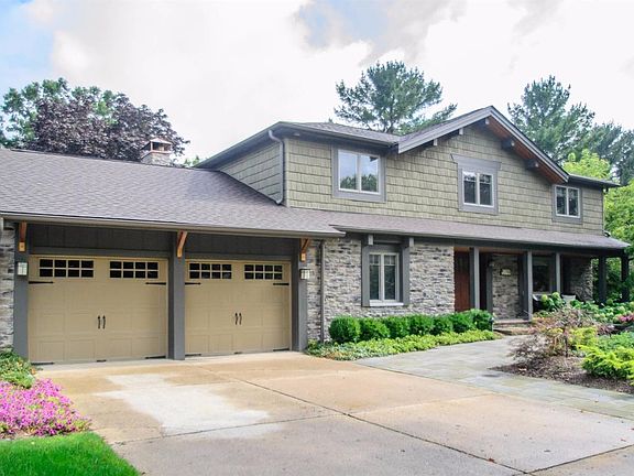 2nd image of 2748 Holyoke Ln