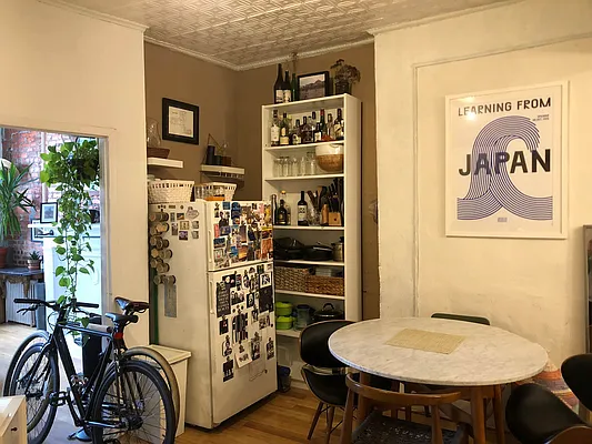 Rented by Delmark Realty LLC | media 32