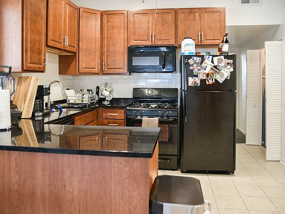 2nd image of 1416 W Wolfram St #1F