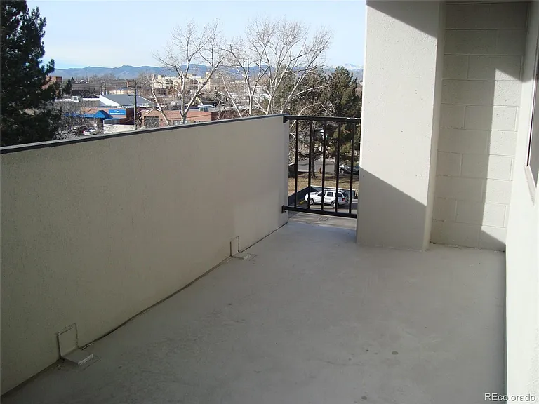 601 W 11th Ave #418 — Photo 2