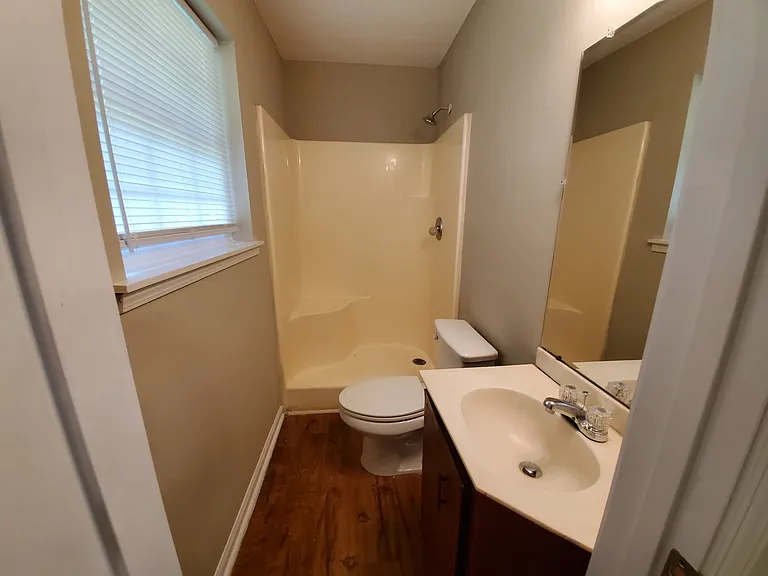 18 University Pl — Photo 24