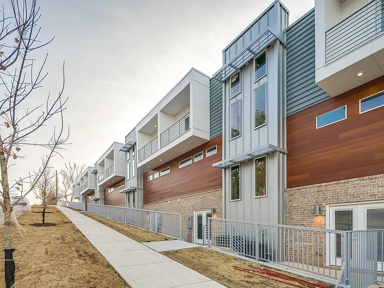 Hog Trough Townhouses — Photo 2