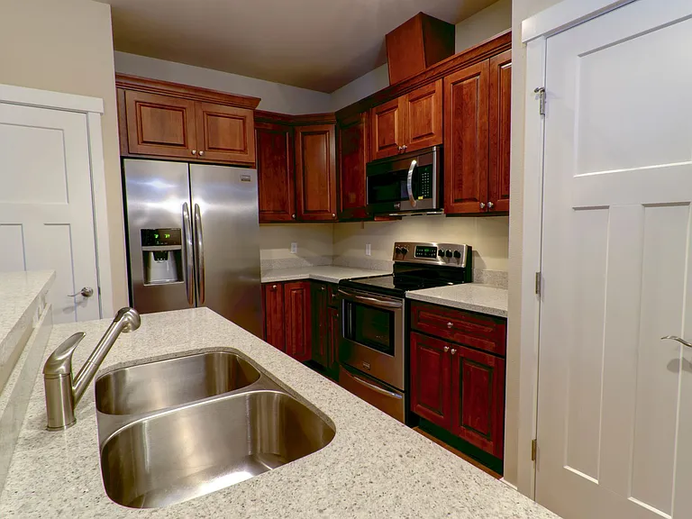 1643 Burnside Pl — Photo 2