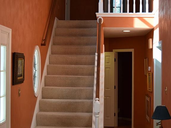 5th image of 428 Bay Colony Dr