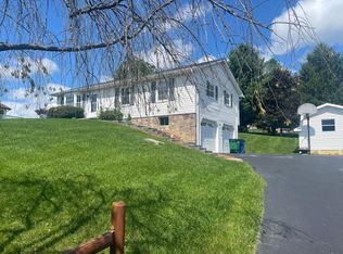 275 Windmill Ridge Rd W, Christiansburg, VA 24073