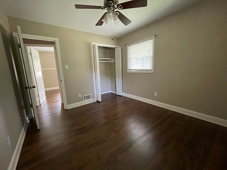 956 Seville Dr — Photo 21