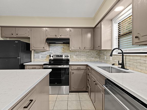 3rd image of 704-706 Acorn Dr