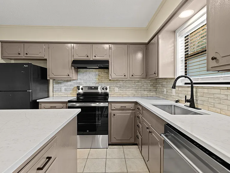 704-706 Acorn Dr #706 — Photo 3