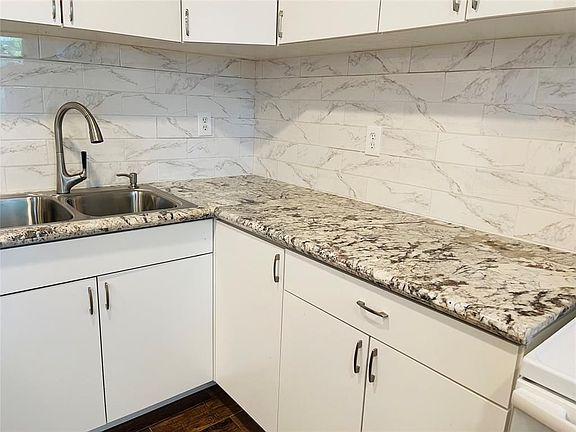 4th image of 4315 W Alabama St #6